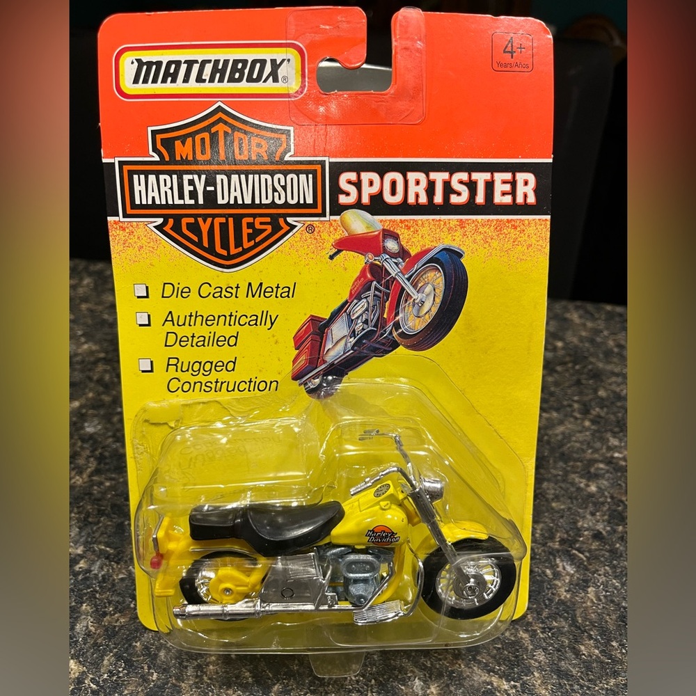 1993 Matchbox Harley-Davidson Sportster Die-Cast Motorcycle. 1:20 scale. Yellow